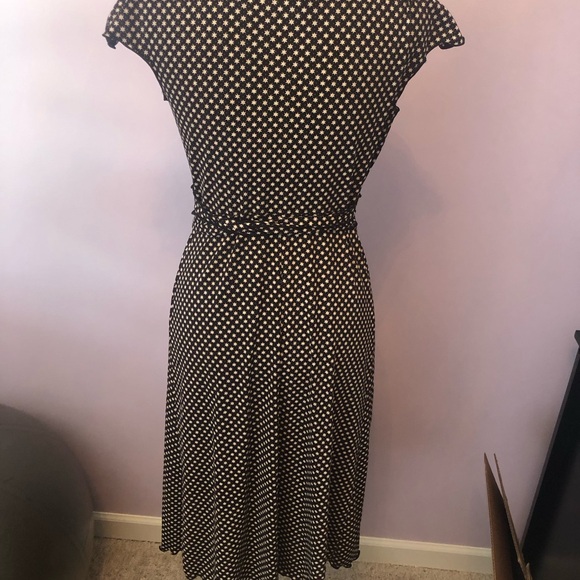 Max Studio ladies medium dress runs small. Tag is faded. Stretchy - Picture 10 of 11